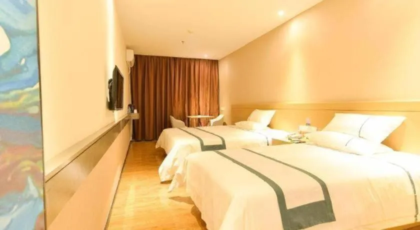 Bed in City Comfort Inn Zhuhai Qinglv Middle Road Riyuebei Grand Theater