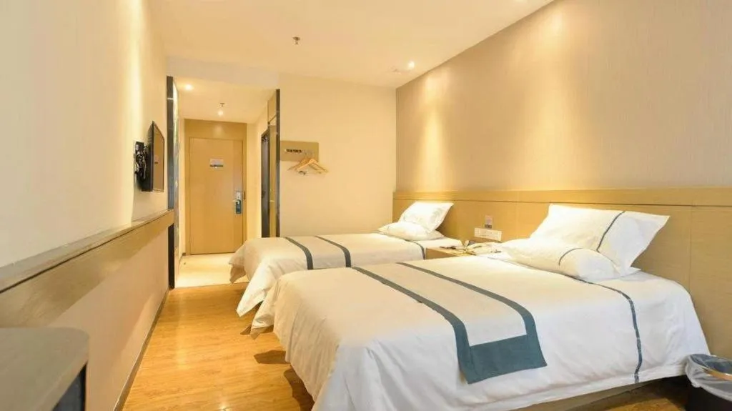 Bed in City Comfort Inn Zhuhai Qinglv Middle Road Riyuebei Grand Theater