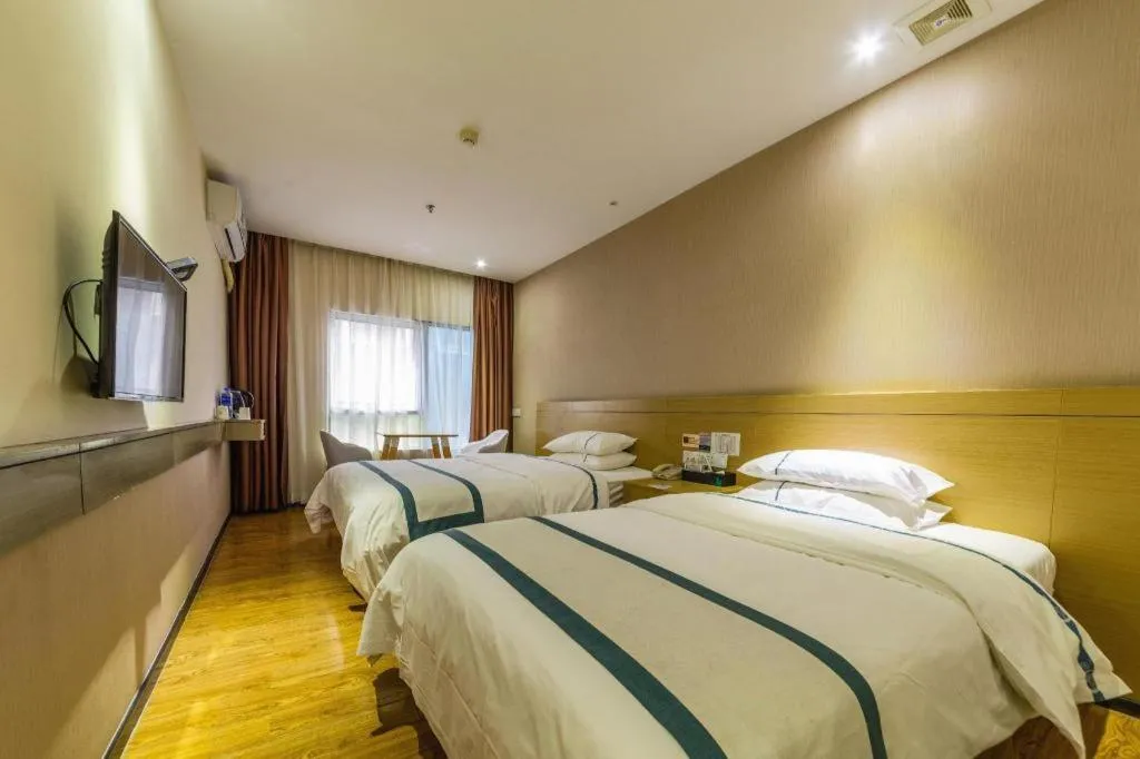 Bed in City Comfort Inn Zhuhai Qinglv Middle Road Riyuebei Grand Theater