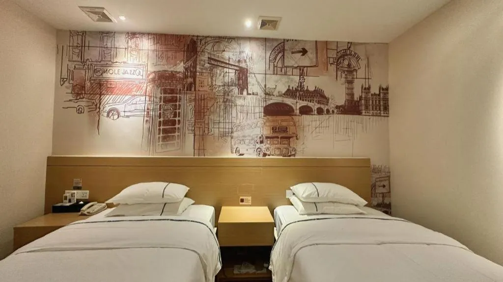Bed in City Comfort Inn Zhuhai Qinglv Middle Road Riyuebei Grand Theater
