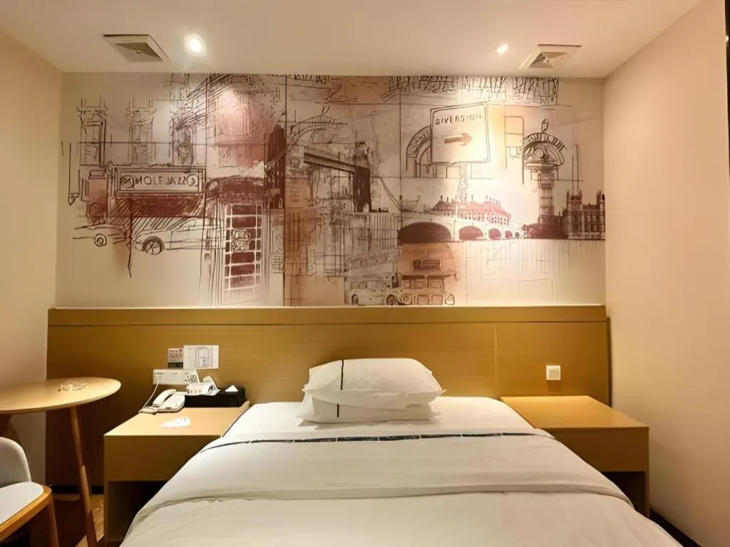 Bed in City Comfort Inn Zhuhai Qinglv Middle Road Riyuebei Grand Theater