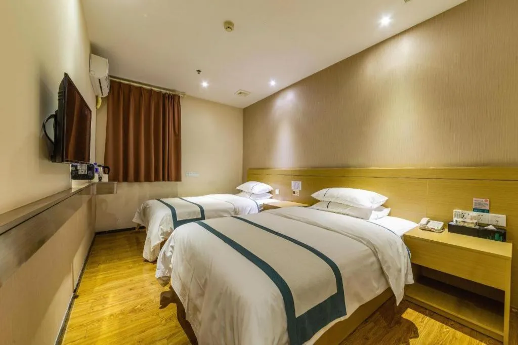Bed in City Comfort Inn Zhuhai Qinglv Middle Road Riyuebei Grand Theater