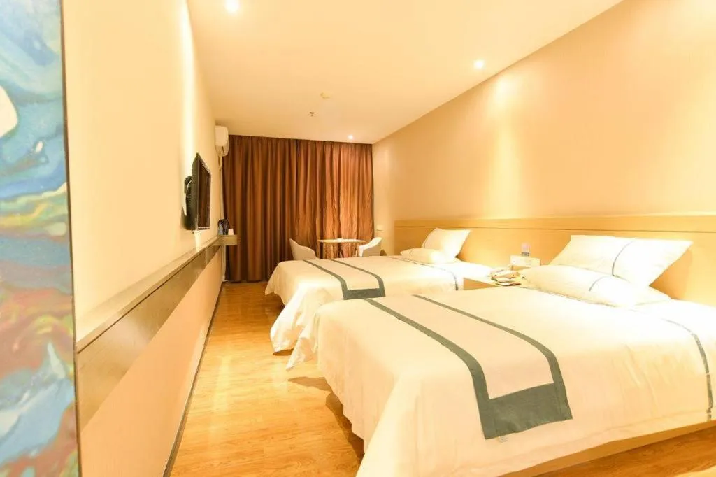 Bed in City Comfort Inn Zhuhai Qinglv Middle Road Riyuebei Grand Theater
