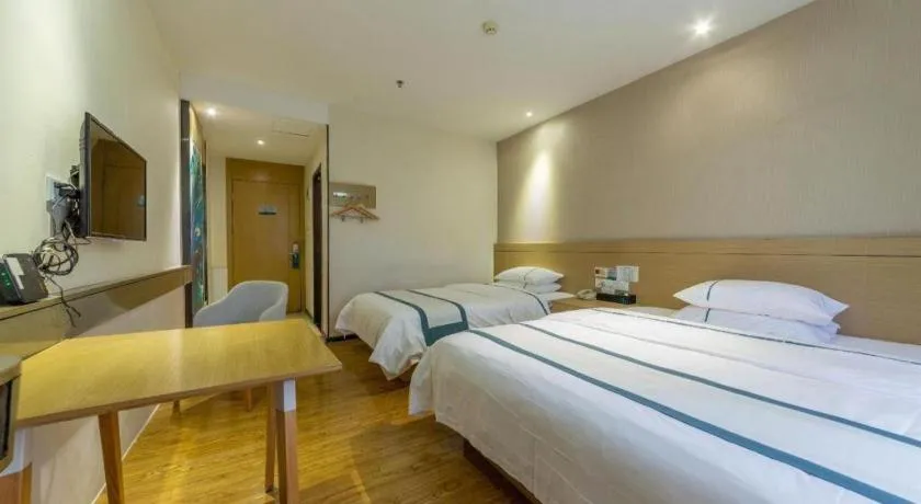 Bed in City Comfort Inn Zhuhai Qinglv Middle Road Riyuebei Grand Theater