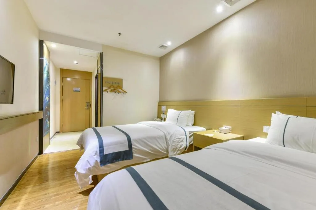 Bed in City Comfort Inn Zhuhai Qinglv Middle Road Riyuebei Grand Theater