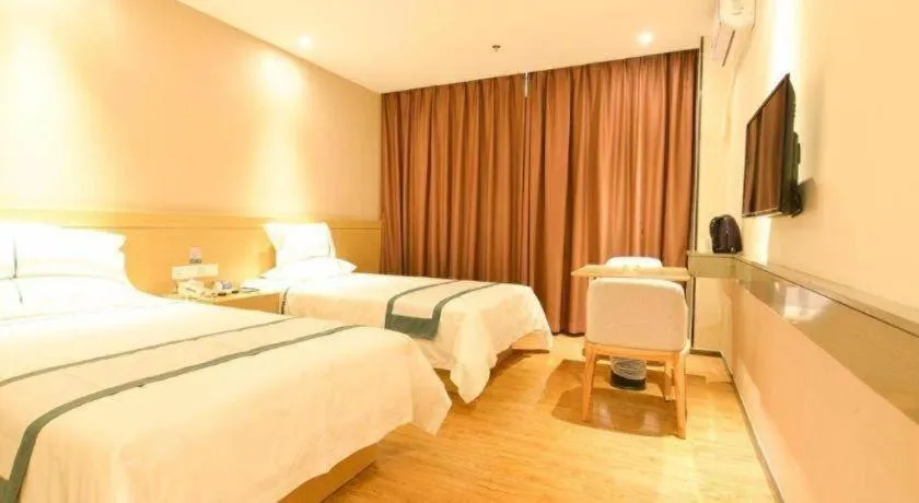 Bed in City Comfort Inn Zhuhai Qinglv Middle Road Riyuebei Grand Theater