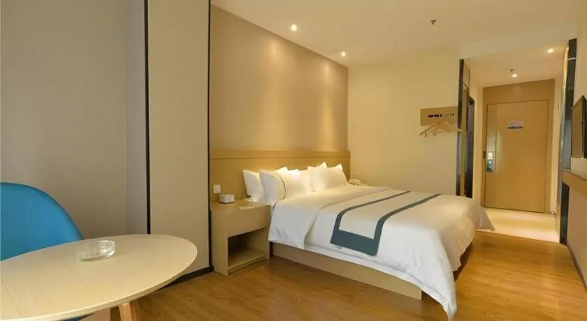 Bed in City Comfort Inn Zhuhai Qinglv Middle Road Riyuebei Grand Theater