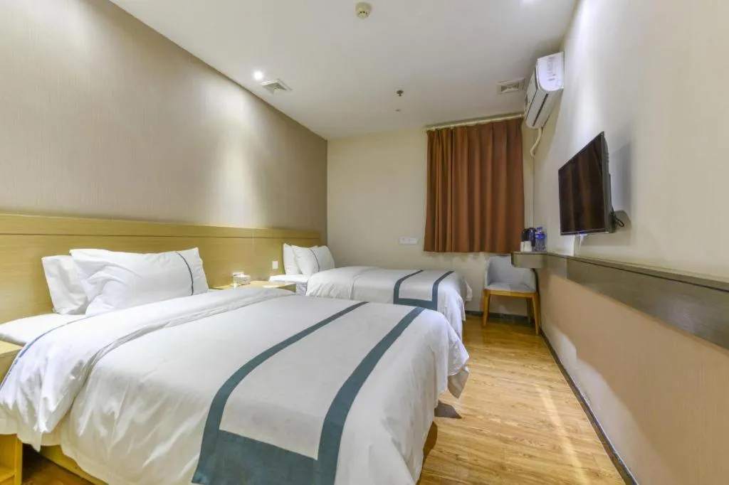 Bed in City Comfort Inn Zhuhai Qinglv Middle Road Riyuebei Grand Theater