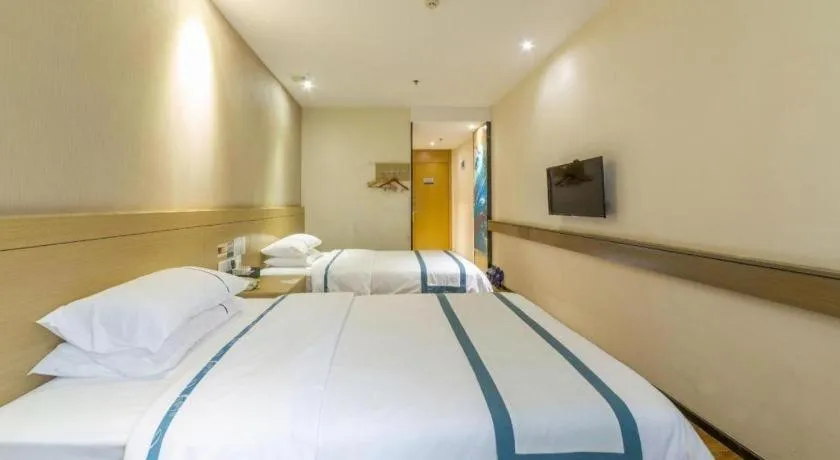 Bed in City Comfort Inn Zhuhai Qinglv Middle Road Riyuebei Grand Theater