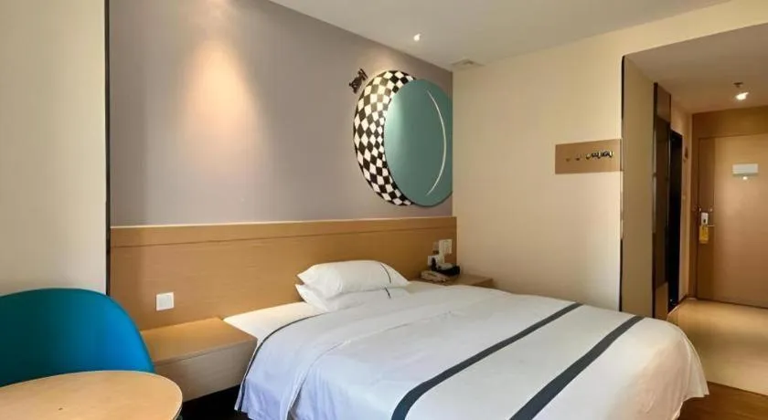 Bed in City Comfort Inn Zhuhai Qinglv Middle Road Riyuebei Grand Theater