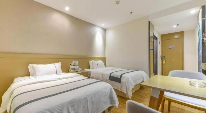 Bed in City Comfort Inn Zhuhai Qinglv Middle Road Riyuebei Grand Theater