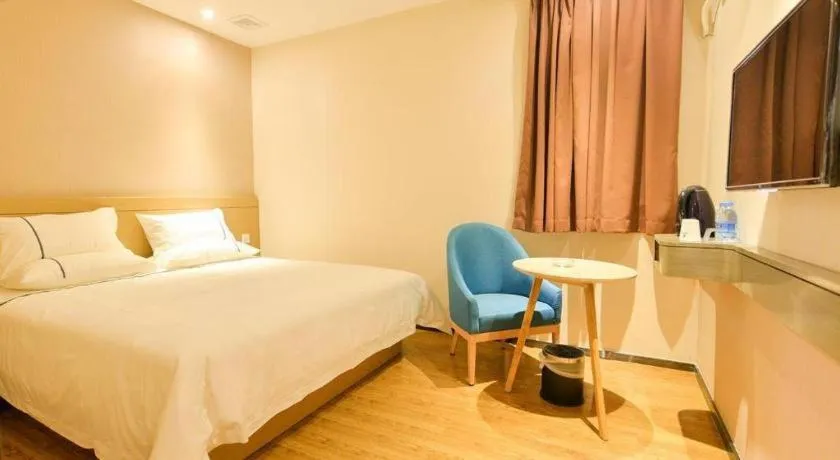 Bed in City Comfort Inn Zhuhai Qinglv Middle Road Riyuebei Grand Theater