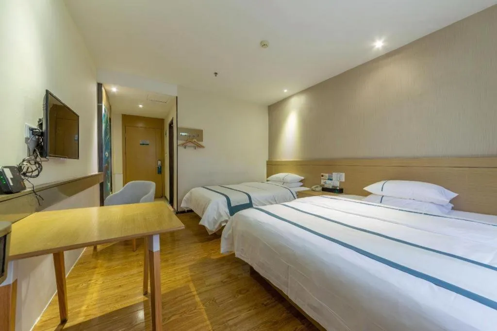 Bed in City Comfort Inn Zhuhai Qinglv Middle Road Riyuebei Grand Theater