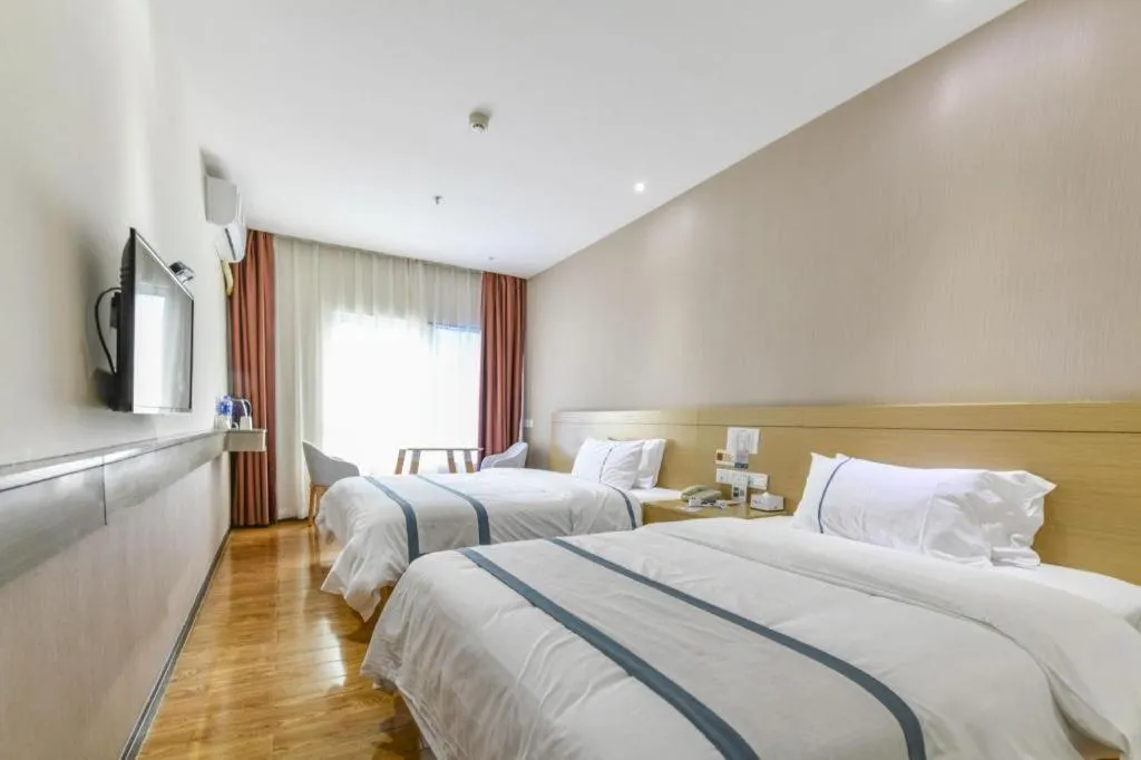 Bed in City Comfort Inn Zhuhai Qinglv Middle Road Riyuebei Grand Theater