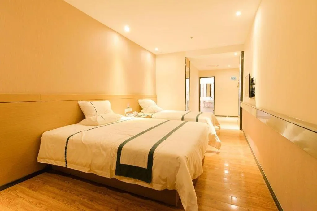 Bed in City Comfort Inn Zhuhai Qinglv Middle Road Riyuebei Grand Theater