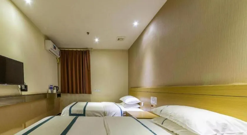 Bed in City Comfort Inn Zhuhai Qinglv Middle Road Riyuebei Grand Theater