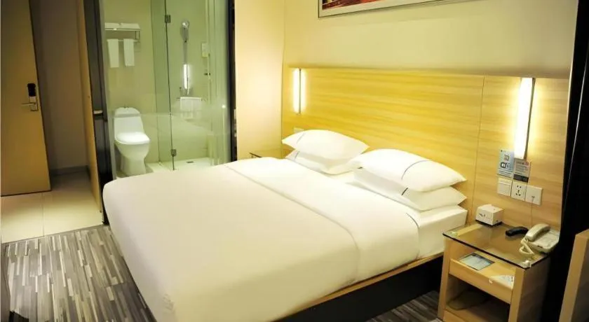 Bed in City Comfort Inn Jingmen Zhongjian Jinxiang Square