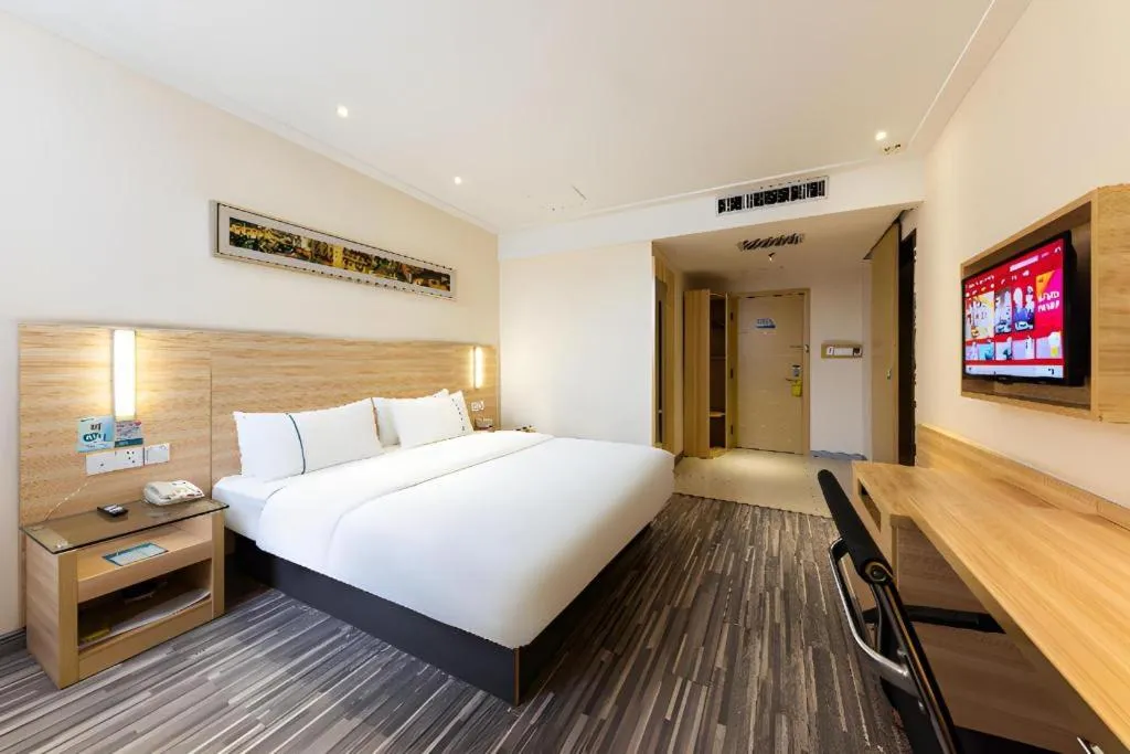 Bed in City Comfort Inn Jingmen Zhongjian Jinxiang Square