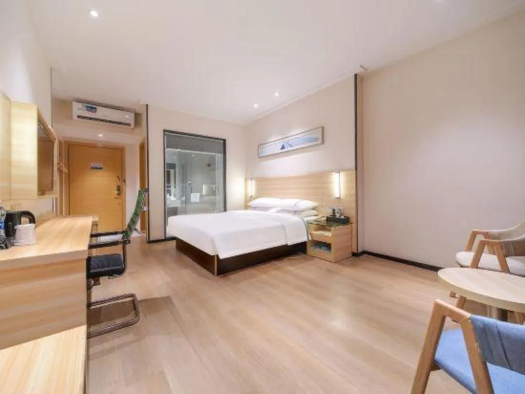 Bed in City Comfort Inn Maoming Xinyi Yudu Park