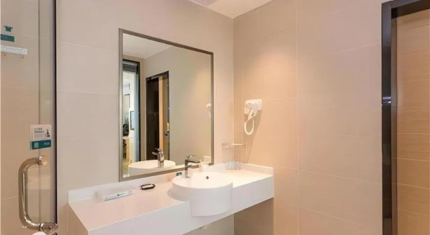 City Comfort Inn Maoming Xinyi Yudu Park