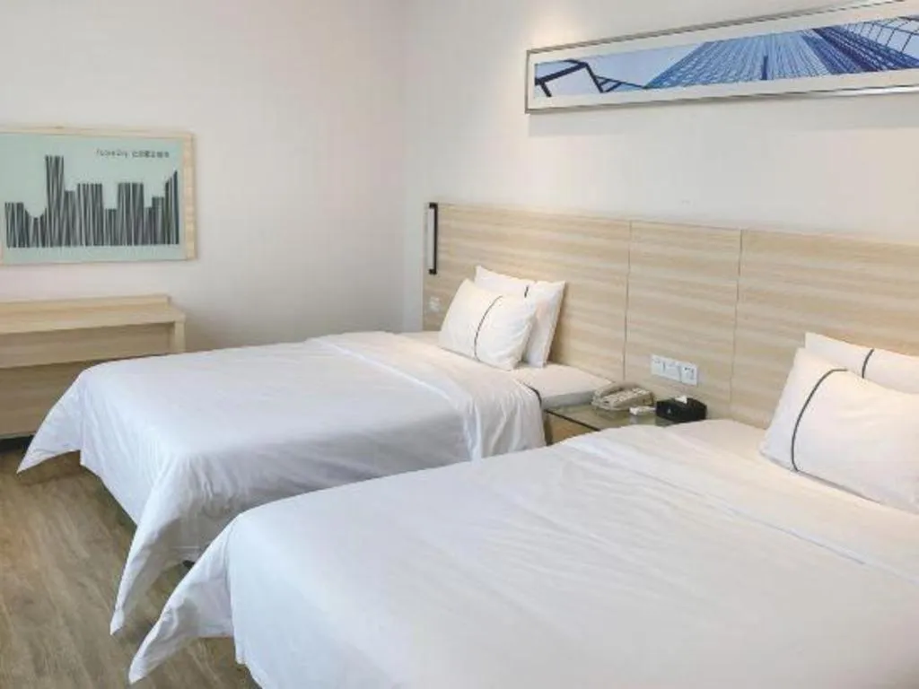 Bed in City Comfort Inn Maoming Xinyi Yudu Park