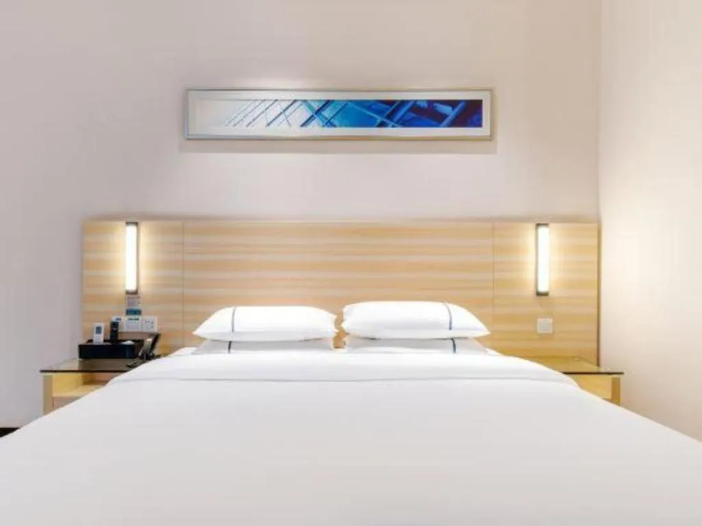 Bed in City Comfort Inn Maoming Xinyi Yudu Park