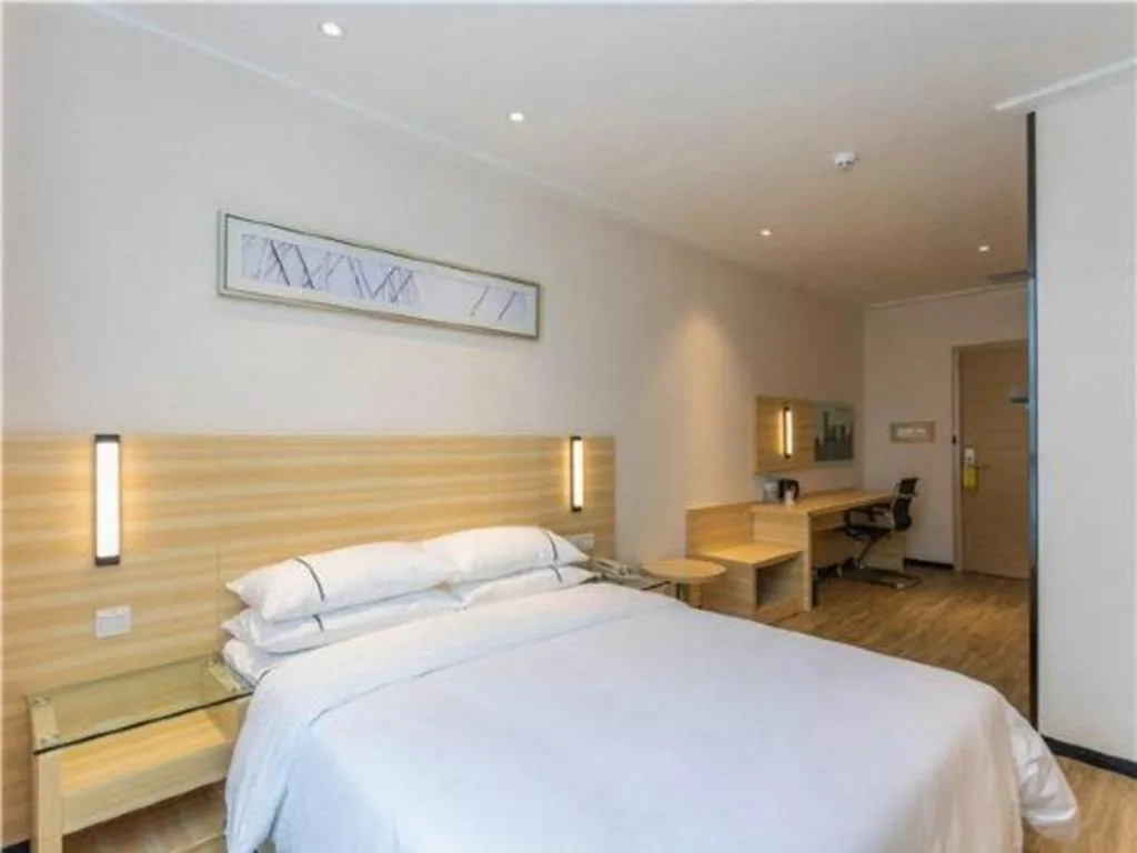 Bed in City Comfort Inn Maoming Xinyi Yudu Park