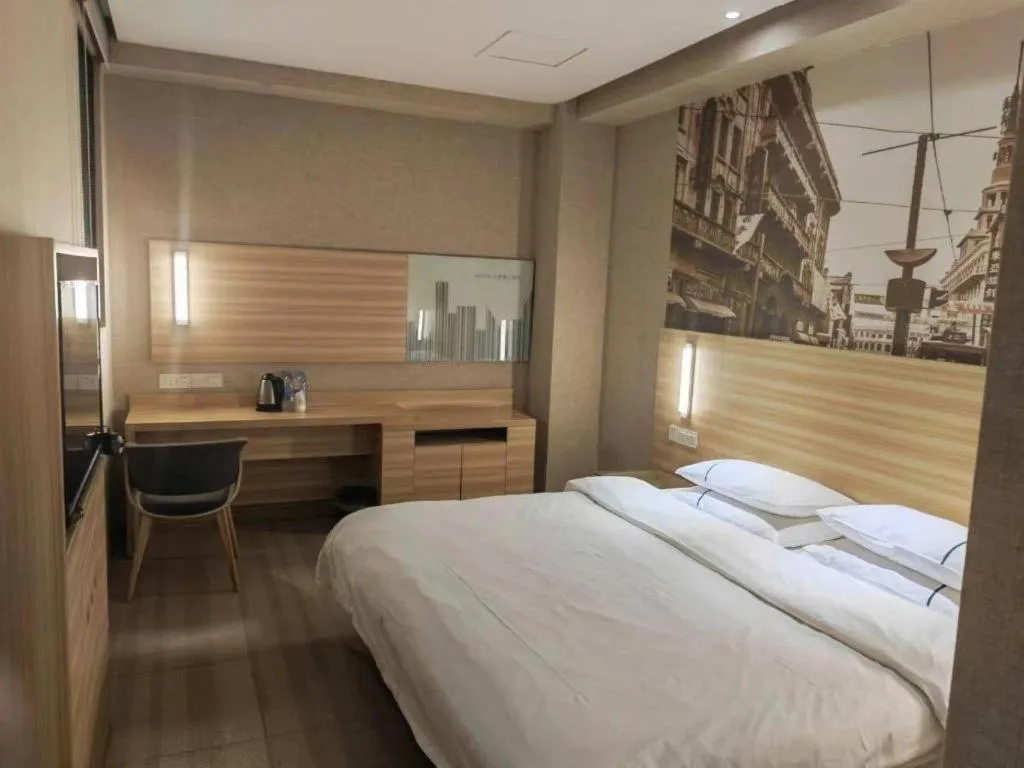 Bed in City Comfort Inn Jingzhou Railway Station Fantawild
