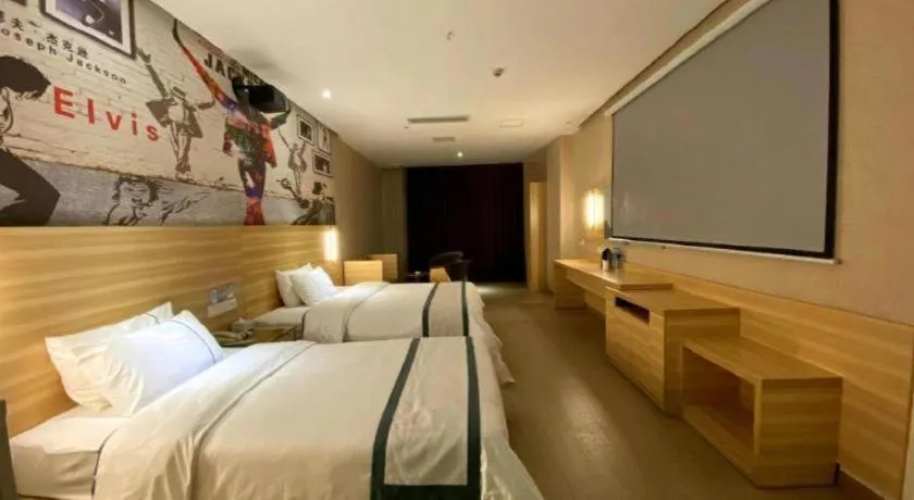 Bed in City Comfort Inn Jingzhou Railway Station Fantawild