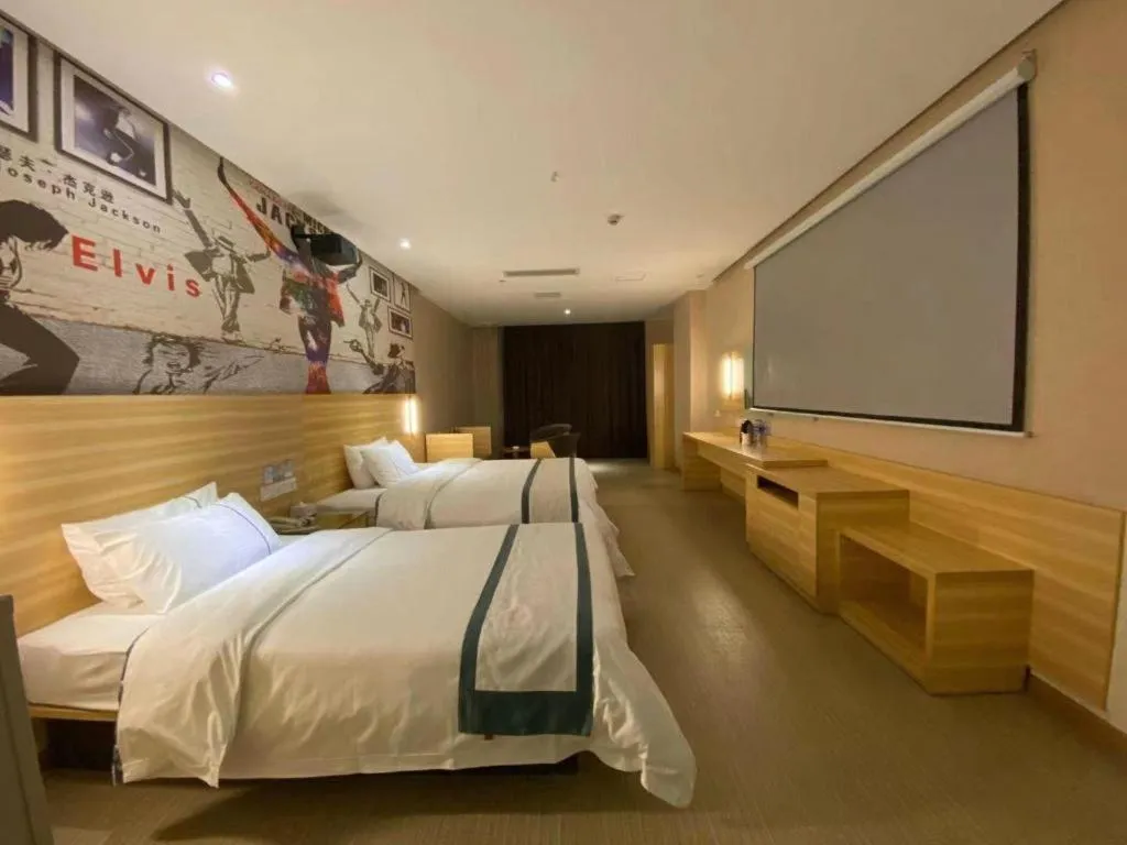 Bed in City Comfort Inn Jingzhou Railway Station Fantawild