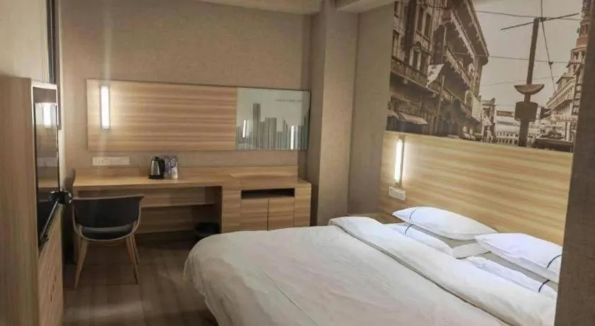 Bed in City Comfort Inn Jingzhou Railway Station Fantawild