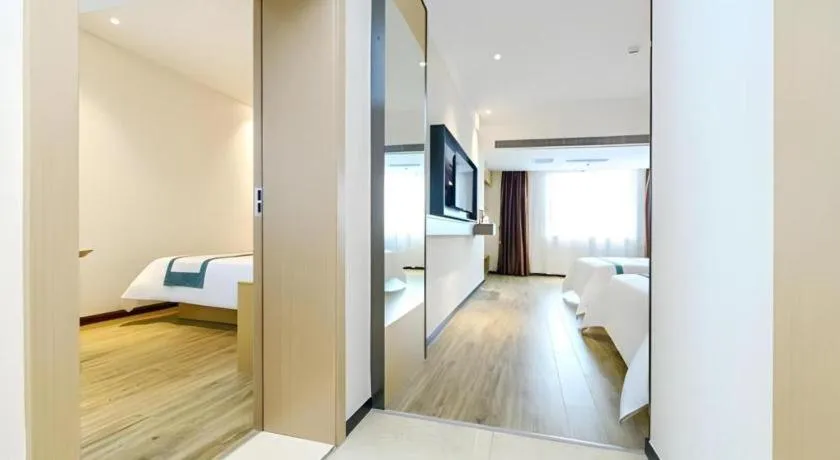 Bed in City Comfort Inn Chongqing Huangguan Dafuti