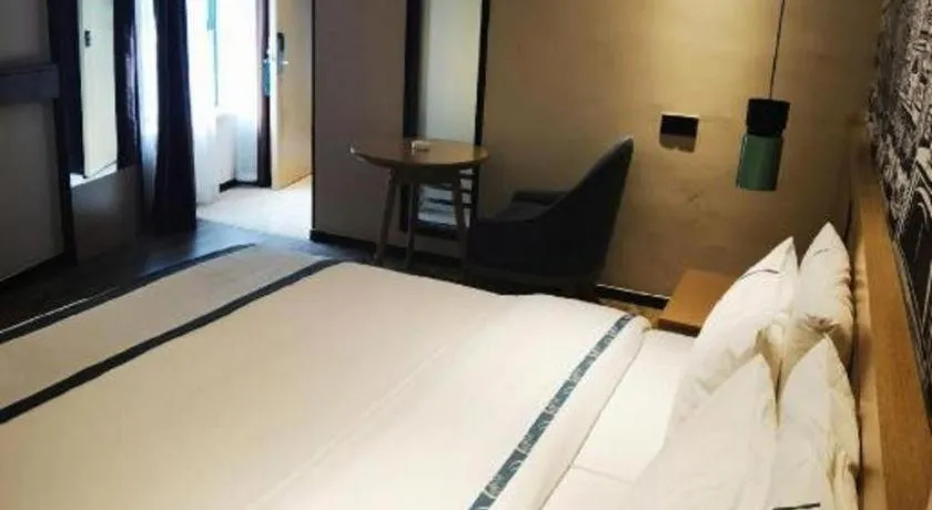 Bed in City Comfort Inn Chongqing Huangguan Dafuti