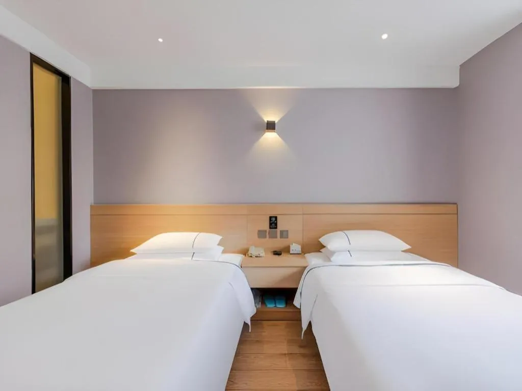 Bed in City Comfort Inn Shantou Huashan Road the MixC