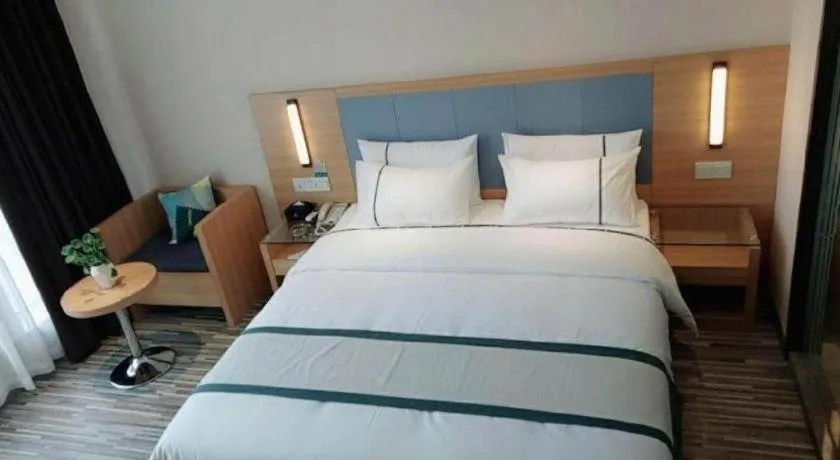 Bed in City Comfort Inn Deyang Shifang Yonghu Park