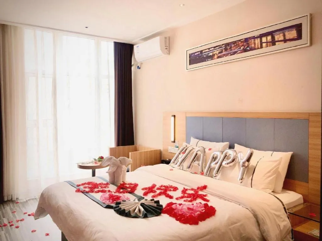 Bed in City Comfort Inn Deyang Shifang Yonghu Park