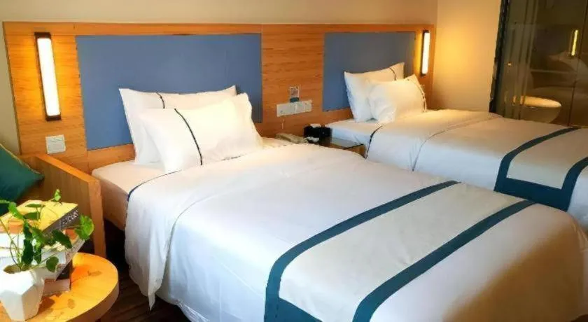 Bed in City Comfort Inn Deyang Shifang Yonghu Park