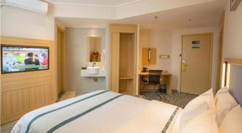 Bed in City Comfort Inn Deyang Shifang Yonghu Park