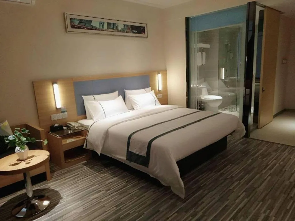 Bed in City Comfort Inn Deyang Shifang Yonghu Park