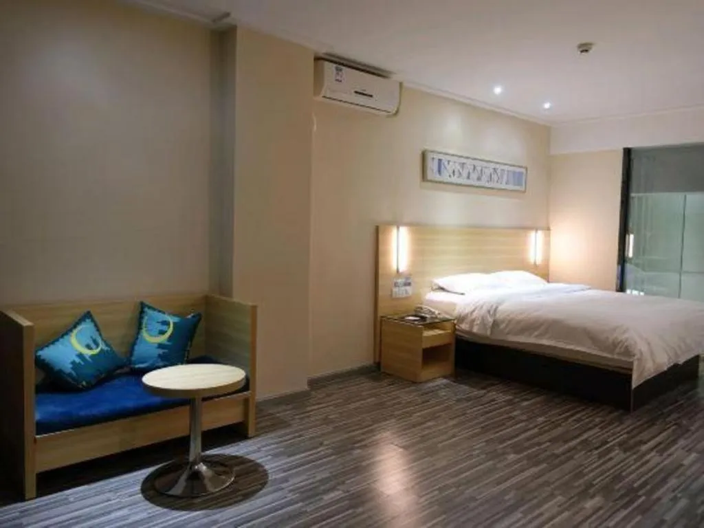 Bed in City Comfort Inn Huizhou Huiyang High-speed Railway Station