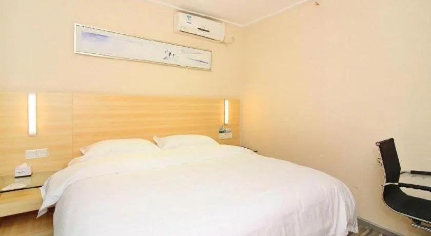 Bed in City Comfort Inn Huizhou Huiyang High-speed Railway Station