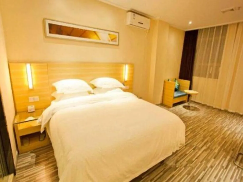 Bed in City Comfort Inn Huizhou Huiyang High-speed Railway Station