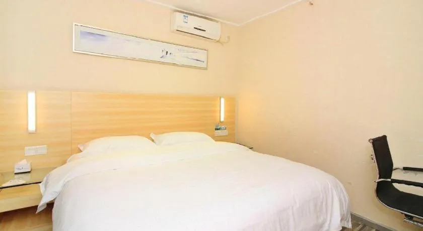 Bed in City Comfort Inn Huizhou Huiyang High-speed Railway Station