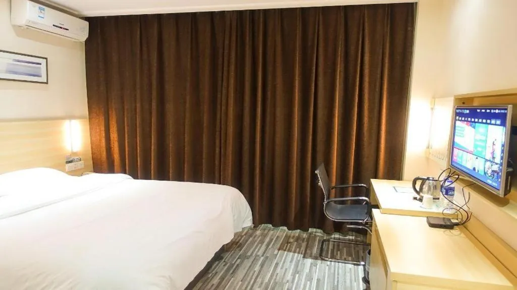 Bed in City Comfort Inn Huizhou Huiyang High-speed Railway Station