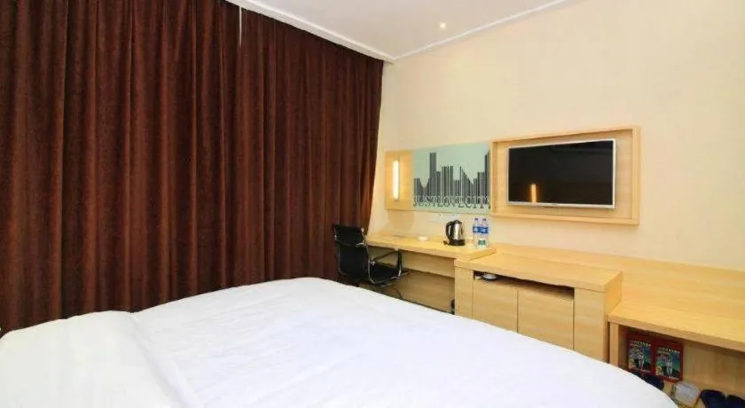 Bed in City Comfort Inn Huizhou Huiyang High-speed Railway Station