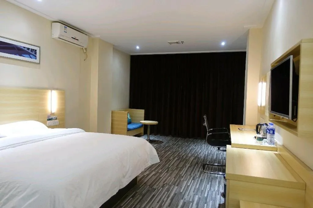 Bed in City Comfort Inn Huizhou Huiyang High-speed Railway Station