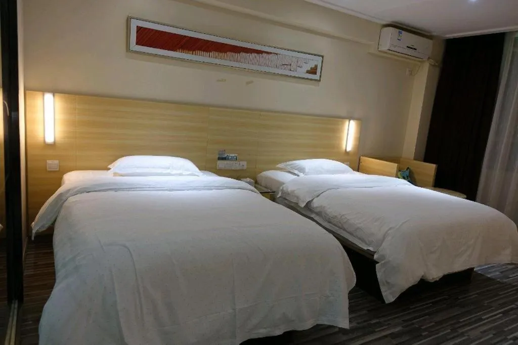 Bed in City Comfort Inn Huizhou Huiyang High-speed Railway Station