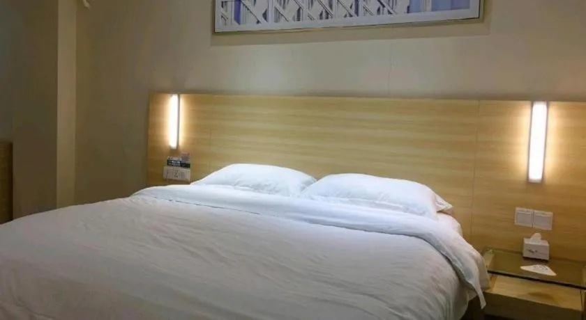 Bed in City Comfort Inn Huizhou Huiyang High-speed Railway Station