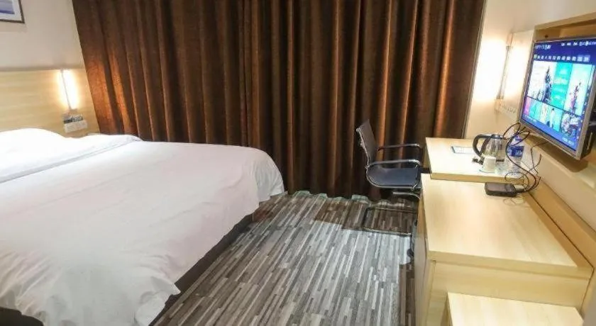 Bed in City Comfort Inn Huizhou Huiyang High-speed Railway Station