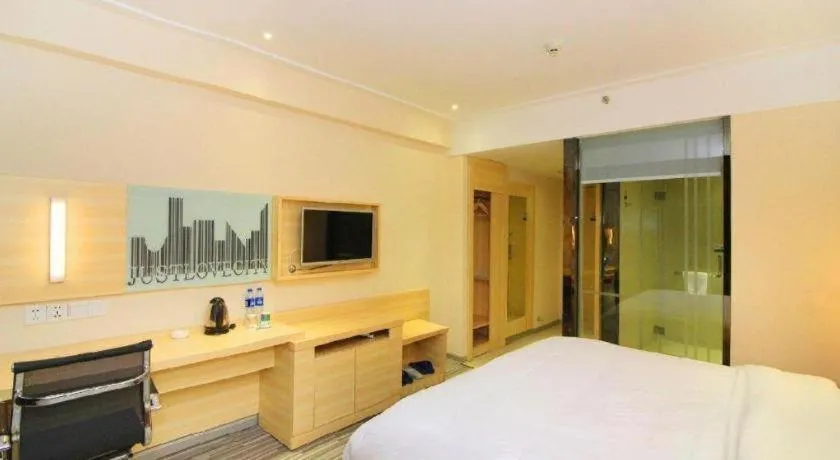 Bed in City Comfort Inn Huizhou Huiyang High-speed Railway Station